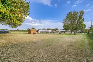 1305 Hutchins Ln, Reno, TX 76082 - Photo 23