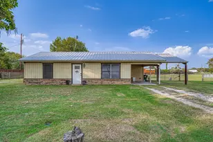 1305 Hutchins Ln, Reno, TX 76082 - Photo 1