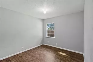 1304 E Lovers Ln, Arlington, TX 76010 - Photo 9