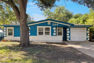 1304 E Lovers Ln, Arlington, TX 76010 - Photo 1