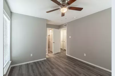 1900 Estrada Parkway, Irving, TX 75061 - Photo 9