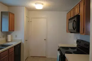 2614 Carrington Ln, Grand Prairie, TX 75052 - Photo 11