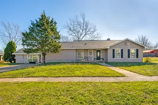 909 Coffield St, Bowie, TX 76230 - Photo 1