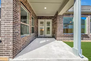 2075 Emerald Grove Dr, Arlington, TX 76005 - Photo 3