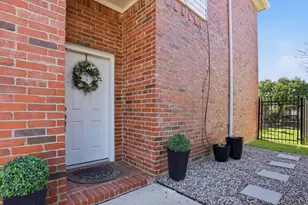 2316 Leafy Glen Ct, Bedford, TX 76022 - Photo 3