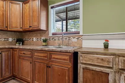 1001 Park Lake Drive, Bruceville Eddy, TX 76524 - Photo 13