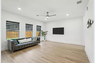 140 Pinkie Holmes Drive, Grand Prairie, TX 75050 - Photo 11