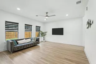 140 Pinkie Holmes Dr, Grand Prairie, TX 75050 - Photo 11