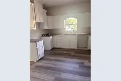 305 E Nelson Street, Bowie, TX 76230 - Photo 5