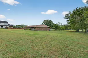 102 N 9th St, Gunter, TX 75058 - Photo 9
