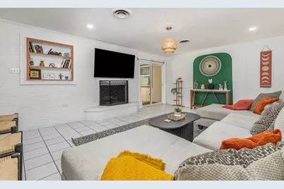 2404 Crestview Circle, Irving, TX 75062 - Photo 9