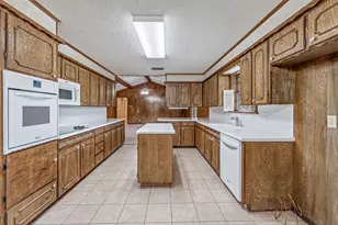 1360 Kaylock St, Stephenville, TX 76401 - Photo 11