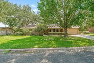 1360 Kaylock St, Stephenville, TX 76401 - Photo 3