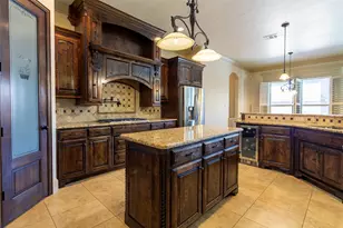 7905 Hallmark Dr, North Richland Hills, TX 76182 - Photo 9