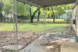 1016 N Howeth St, Gainesville, TX 76240 - Photo 13