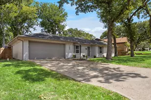 7404 Forrest Ln, North Richland Hills, TX 76182 - Photo 3