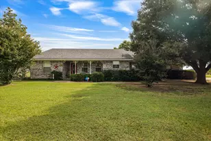 713 Arapaho Dr, Tioga, TX 76271 - Photo 1