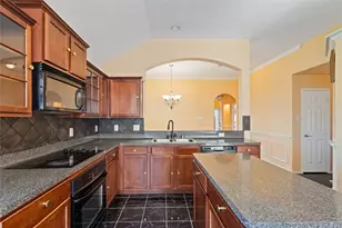 204 Trinity Dr, Lancaster, TX 75146 - Photo 7