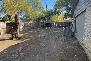 3717 Swallow Ln, Irving, TX 75062 - Photo 3