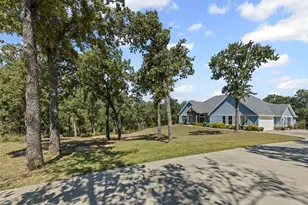 310 Oak Creek Ct, Springtown, TX 76082 - Photo 7