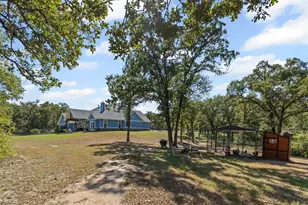 310 Oak Creek Ct, Springtown, TX 76082 - Photo 5