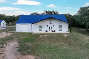 335 Ponderosa St, Bowie, TX 76230 - Photo 37