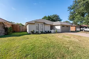 610 Betsy Ross Dr, Arlington, TX 76002 - Photo 9
