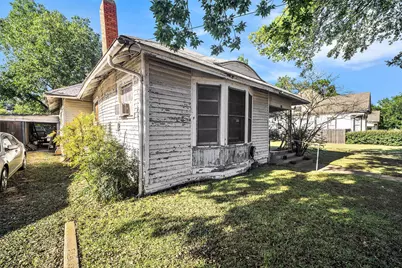 105 E Lone Star Avenue, Cleburne, TX 76031 - Photo 19