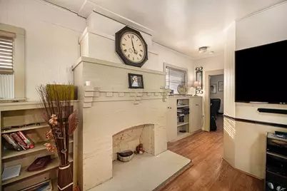 105 E Lone Star Avenue, Cleburne, TX 76031 - Photo 5