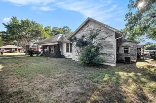 105 E Lone Star Ave, Cleburne, TX 76031 - Photo 3
