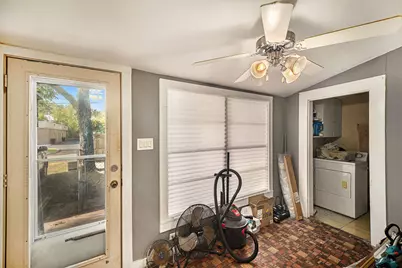 105 E Lone Star Avenue, Cleburne, TX 76031 - Photo 9