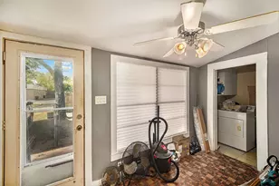 105 E Lone Star Ave, Cleburne, TX 76031 - Photo 9