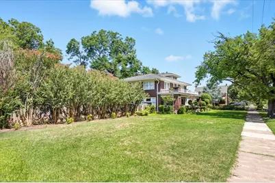 2328 Mistletoe Boulevard, Fort Worth, TX 76110 - Photo 9