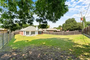 6903 Hawaii Ln, Arlington, TX 76016 - Photo 27