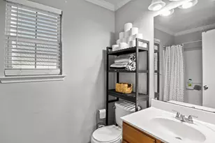 4600 Leslie Ln, Balch Springs, TX 75180 - Photo 11