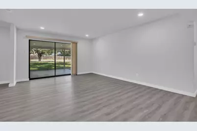 710 Country Lane, Grand Prairie, TX 75052 - Photo 7