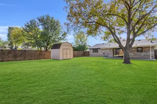 710 Country Ln, Grand Prairie, TX 75052 - Photo 3