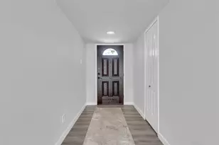 710 Country Ln, Grand Prairie, TX 75052 - Photo 5