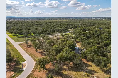 906 E Landings Drive, Granbury, TX 76049 - Photo 7