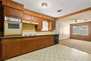 1810 9th St, Brownwood, TX 76801 - Photo 9