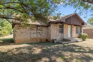 1810 9th St, Brownwood, TX 76801 - Photo 3