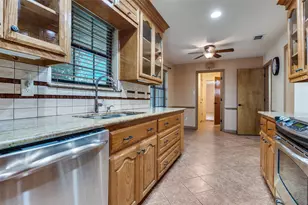 103 Meadow Creek Dr, Duncanville, TX 75137 - Photo 11