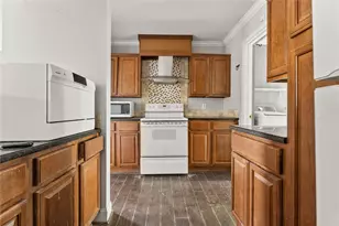 1820 Live Oak Ave, Waco, TX 76708 - Photo 11