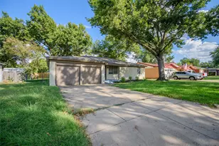 3328 Hedrick St, Fort Worth, TX 76111 - Photo 3