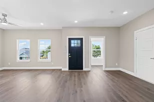 913 Pease River Dr, Granbury, TX 76048 - Photo 3