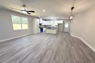 431 Cypress St, Pittsburg, TX 75686 - Photo 11