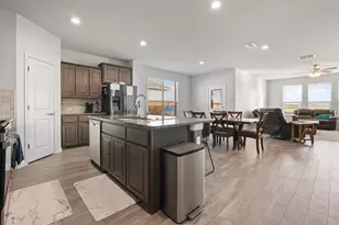 1315 Dublin Dr, Cleburne, TX 76033 - Photo 5