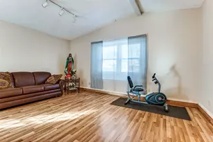 1926 Creek Wood Circle, Irving, TX 75060 - Photo 9