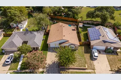 1926 Creek Wood Circle, Irving, TX 75060 - Photo 35