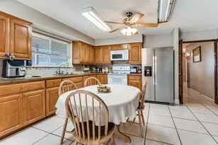 1926 Creek Wood Circle, Irving, TX 75060 - Photo 13